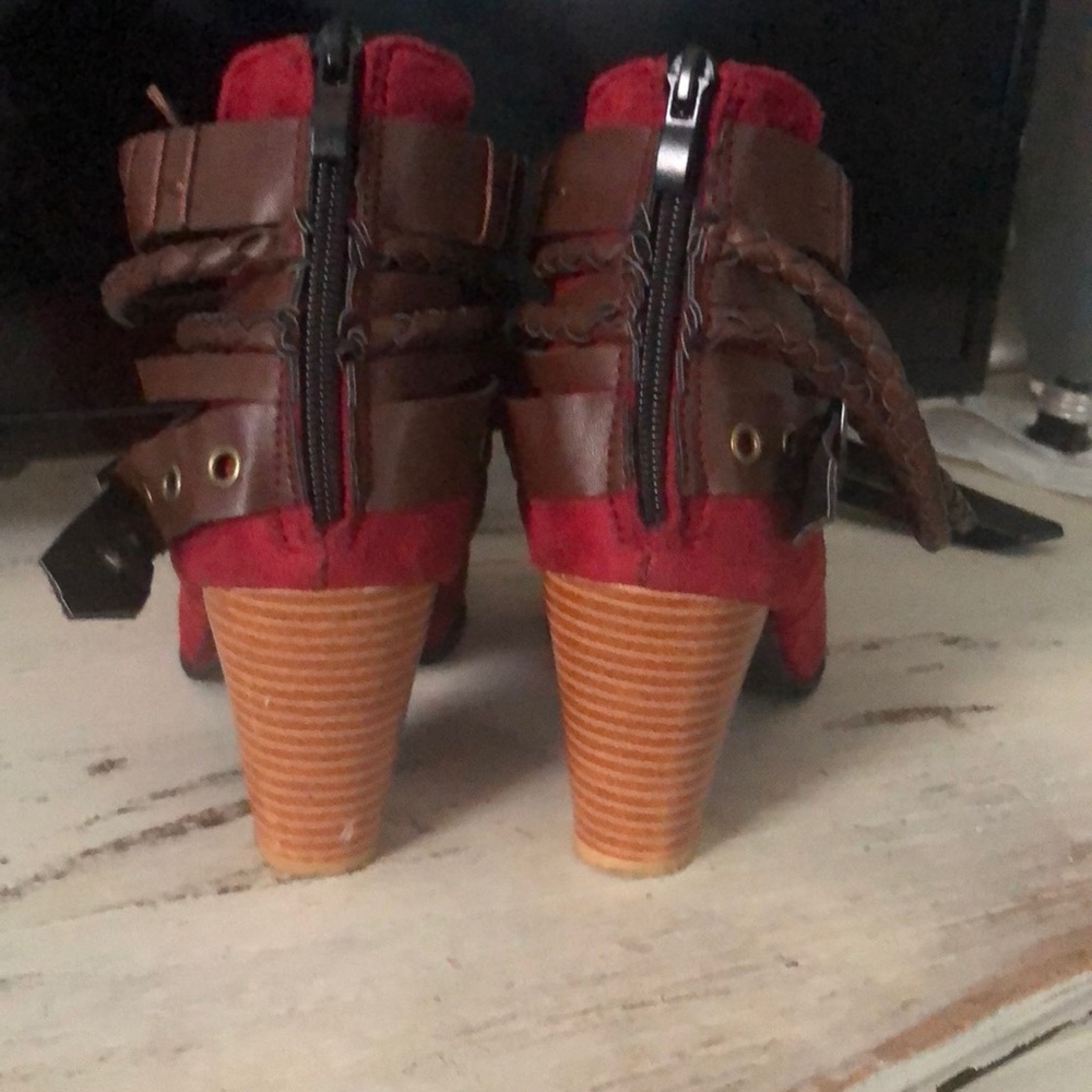 Red ankle boots  with brown leather straps - Picture 3 of 3